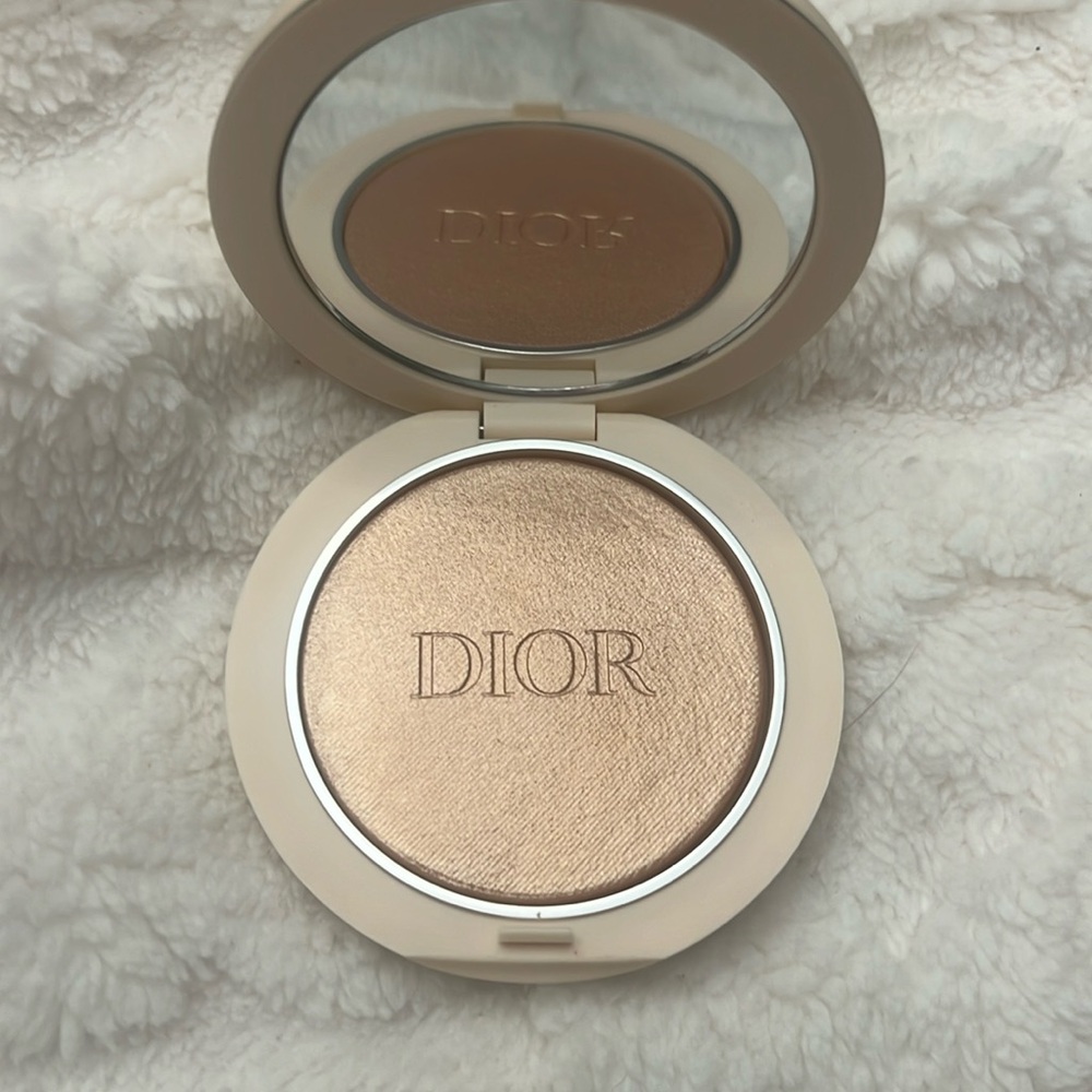 New Dior Ivory Quilted Compact with New Glow Highlighter.